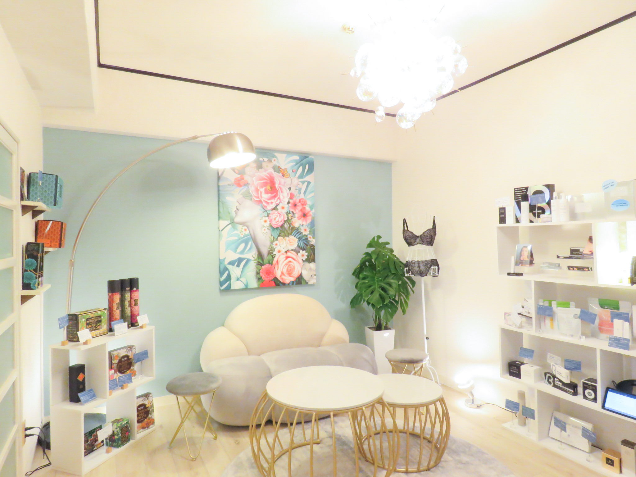 美tusais 空港通り店